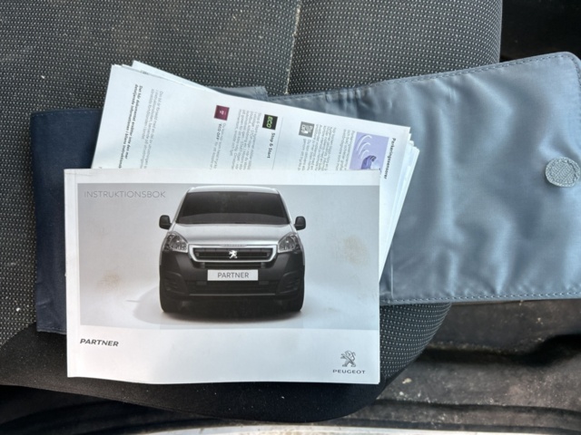 1423594-51 Peugeot Partner Van Utökad Last 1.6 BlueHDi Manuell, 99hk, 2016 (Reparationsobjekt)