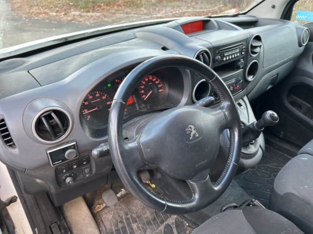 1423594-10 Peugeot Partner Van Utökad Last 1.6 BlueHDi Manuell, 99hk, 2016 (Reparationsobjekt)