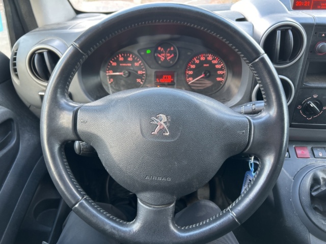 1423594-11 Peugeot Partner Van Utökad Last 1.6 BlueHDi Manuell, 99hk, 2016 (Reparationsobjekt)