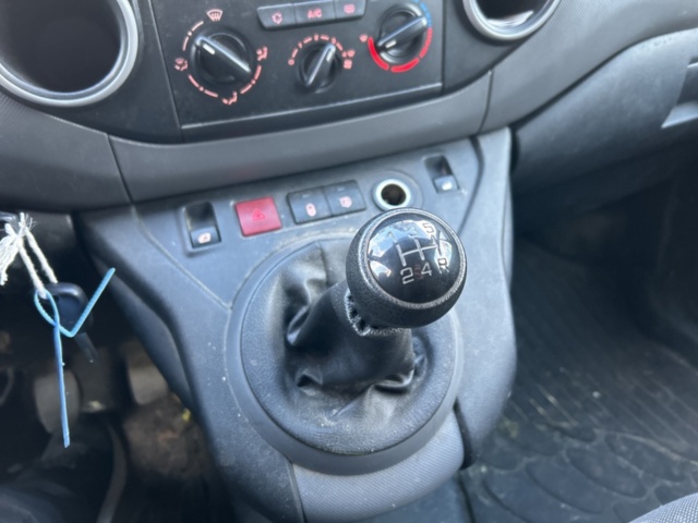 1423594-15 Peugeot Partner Van Utökad Last 1.6 BlueHDi Manuell, 99hk, 2016 (Reparationsobjekt)