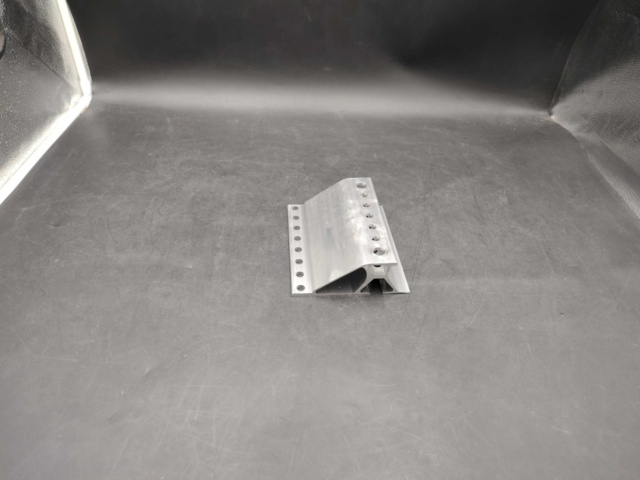 1432403-1 Monteringsskena, ca 50 st, med hålrad, Aluminiumprofil