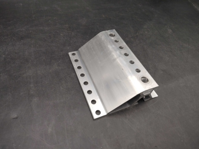 1432403-2 Monteringsskena, ca 50 st, med hålrad, Aluminiumprofil