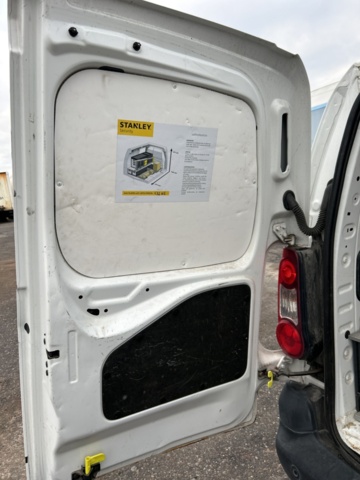 1423597-37 Peugeot Partner Van Utökad Last 1.6 BlueHDi Manuell, 99hk, 2016 (Reparationsobjekt)