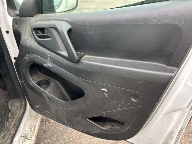 1423597-21 Peugeot Partner Van Utökad Last 1.6 BlueHDi Manuell, 99hk, 2016 (Reparationsobjekt)