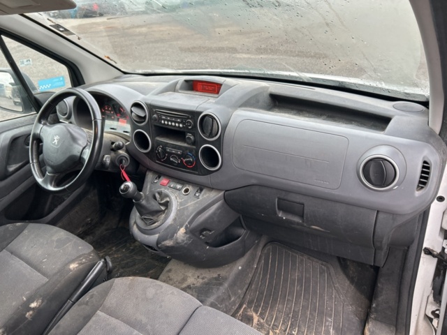 1423597-19 Peugeot Partner Van Utökad Last 1.6 BlueHDi Manuell, 99hk, 2016 (Reparationsobjekt)