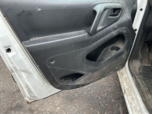 1423597-9 Peugeot Partner Van Utökad Last 1.6 BlueHDi Manuell, 99hk, 2016 (Reparationsobjekt)