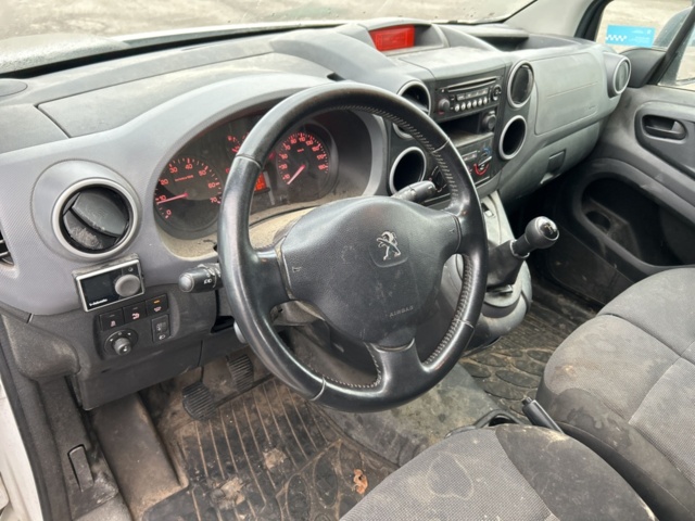 1423597-10 Peugeot Partner Van Utökad Last 1.6 BlueHDi Manuell, 99hk, 2016 (Reparationsobjekt)