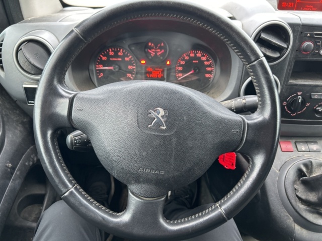 1423597-11 Peugeot Partner Van Utökad Last 1.6 BlueHDi Manuell, 99hk, 2016 (Reparationsobjekt)