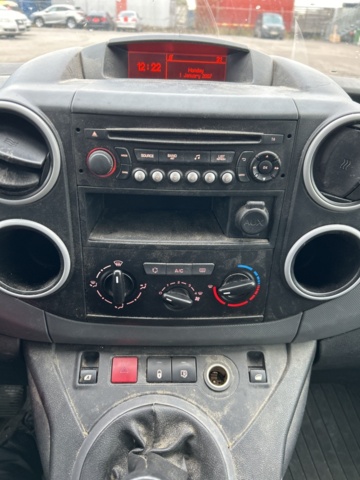 1423597-14 Peugeot Partner Van Utökad Last 1.6 BlueHDi Manuell, 99hk, 2016 (Reparationsobjekt)