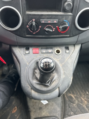 1423597-15 Peugeot Partner Van Utökad Last 1.6 BlueHDi Manuell, 99hk, 2016 (Reparationsobjekt)