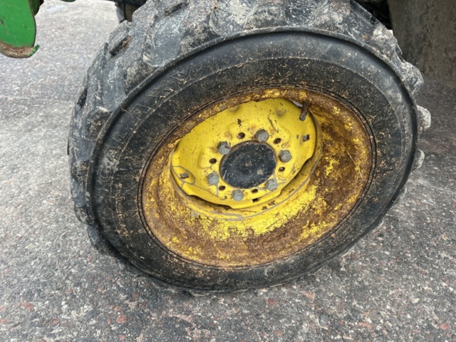 1423600-21 Kompakttraktor John Deere 4720 med frontlastare -2013