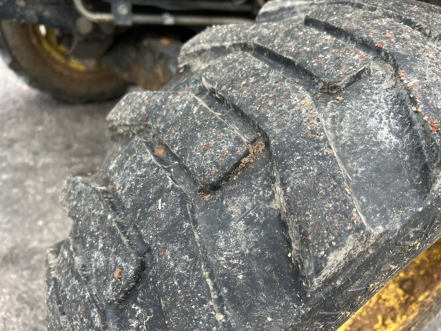 1423600-22 Kompakttraktor John Deere 4720 med frontlastare -2013