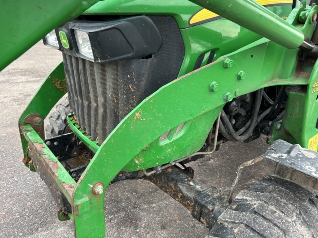 1423600-29 Kompakttraktor John Deere 4720 med frontlastare -2013