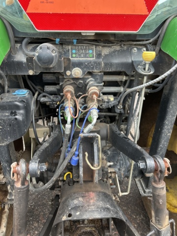 1423600-32 Kompakttraktor John Deere 4720 med frontlastare -2013