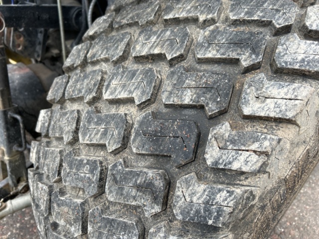 1423600-26 Kompakttraktor John Deere 4720 med frontlastare -2013