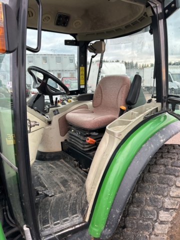 1423600-9 Kompakttraktor John Deere 4720 med frontlastare -2013