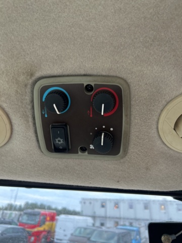 1423600-18 Kompakttraktor John Deere 4720 med frontlastare -2013