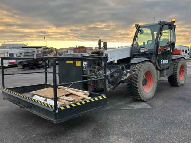 1423601-1 Teleskoplastare Bobcat T36.120SLB med många tillbehör