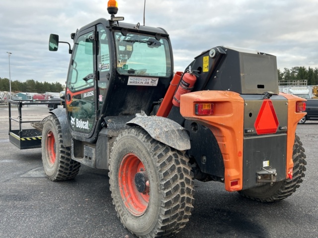1423601-3 Teleskoplastare Bobcat T36.120SLB med många tillbehör