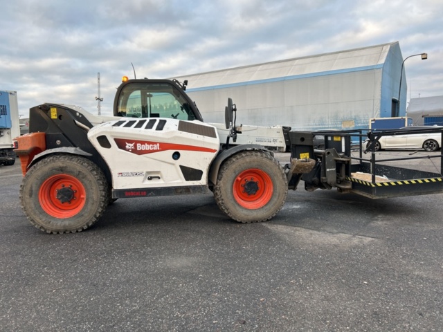 1423601-6 Teleskoplastare Bobcat T36.120SLB med många tillbehör