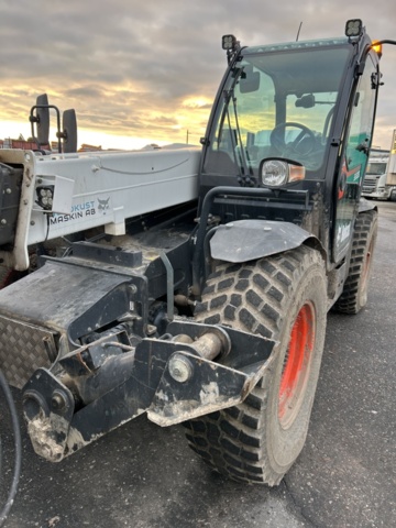 1423601-35 Teleskoplastare Bobcat T36.120SLB med många tillbehör