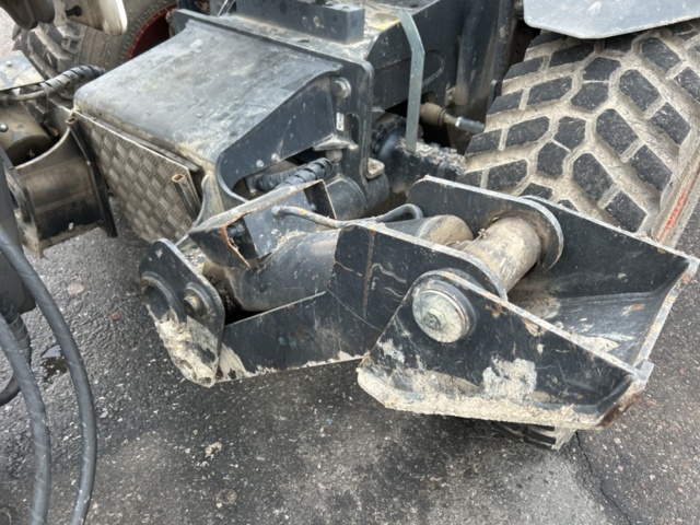 1423601-32 Teleskoplastare Bobcat T36.120SLB med många tillbehör