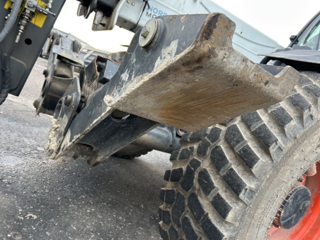 1423601-34 Teleskoplastare Bobcat T36.120SLB med många tillbehör