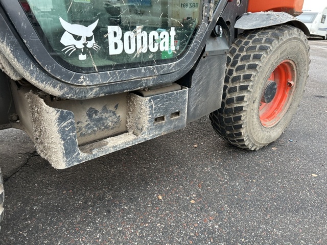 1423601-36 Teleskoplastare Bobcat T36.120SLB med många tillbehör