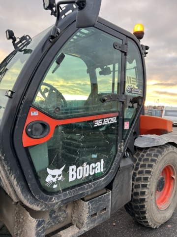 1423601-37 Teleskoplastare Bobcat T36.120SLB med många tillbehör
