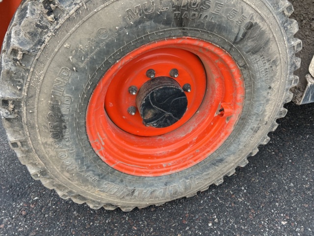 1423601-26 Teleskoplastare Bobcat T36.120SLB med många tillbehör