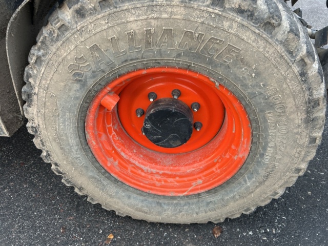 1423601-28 Teleskoplastare Bobcat T36.120SLB med många tillbehör