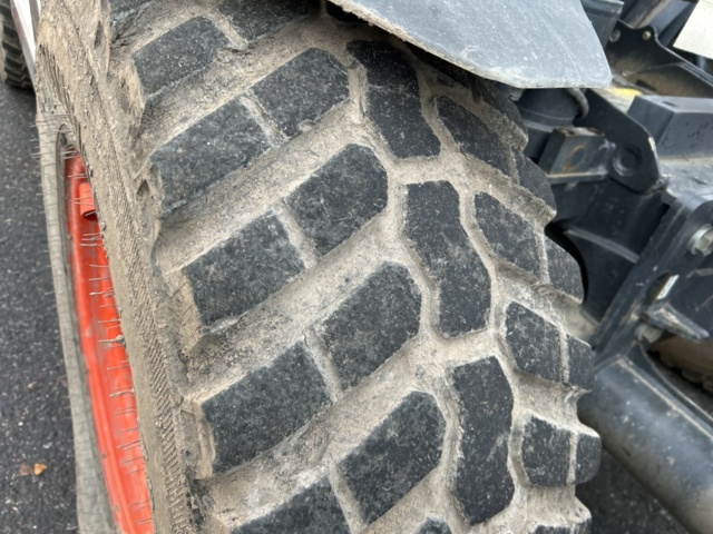 1423601-29 Teleskoplastare Bobcat T36.120SLB med många tillbehör