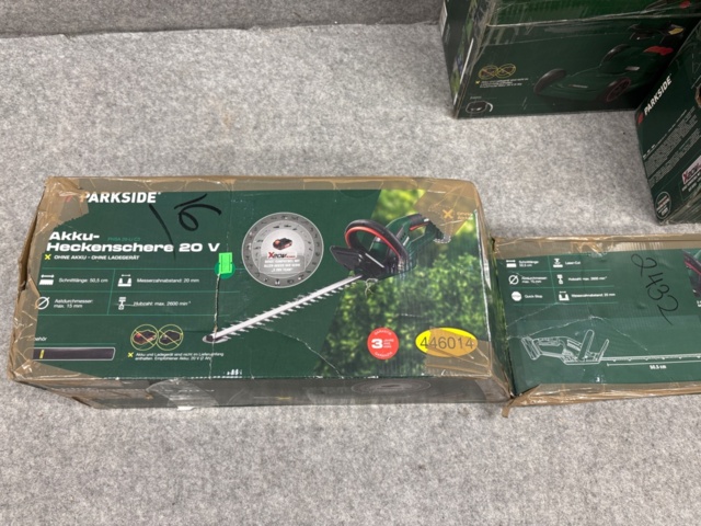 1436463-7 Samling med trädgårdsmaskiner och motionscyklar