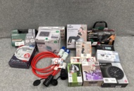 1436464 Samling med hemelektronik, verktyg och hushållsartiklar