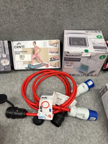 1436464-7 Samling med hemelektronik, verktyg och hushållsartiklar