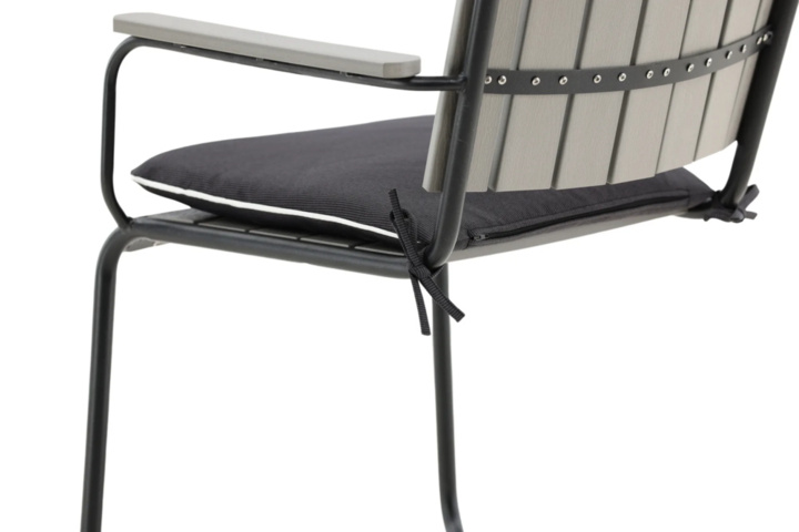 1446322-4 Cafe table and chairs