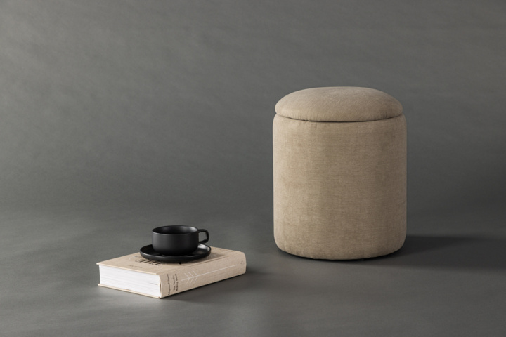 Side table and pouf - PS Auction - We value the future - Largest in net ...