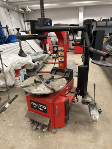 1430020-2 Automatisk däckomläggare