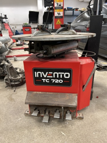 1430020-4 Automatisk däckomläggare