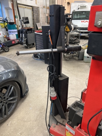 1430020-8 Automatisk däckomläggare