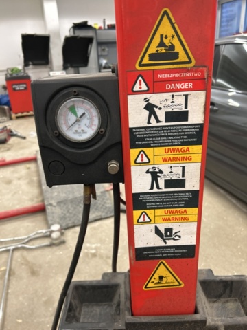 1430020-10 Automatisk däckomläggare