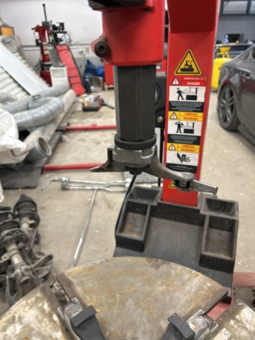 1430020-11 Automatisk däckomläggare