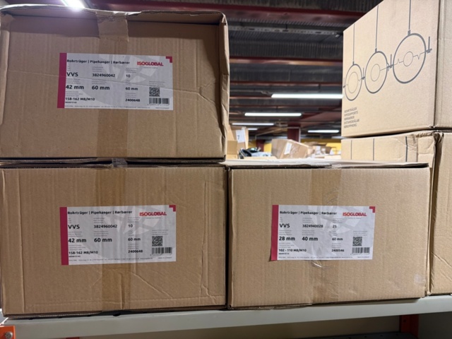 1449358-1 Lådor ca 40 st med distansskålar och rörtillbehör