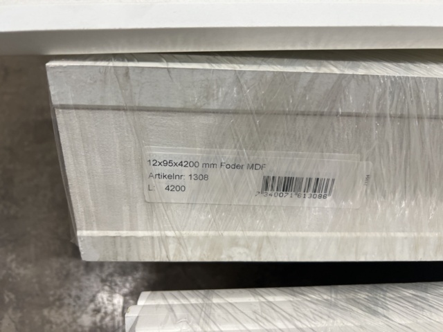 1449488-4 Ca 50 st Foder 12x95x4200mm MDF vit