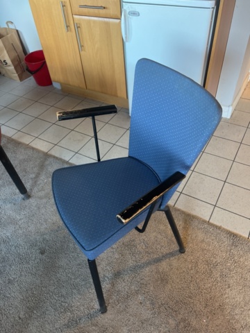 1431500-10 Kontorsinredning - Skrivbord, hyllor, kontorsstolar, mm.