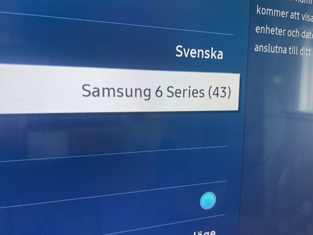 1431500-12 Kontorsinredning - Skrivbord, hyllor, kontorsstolar, mm.