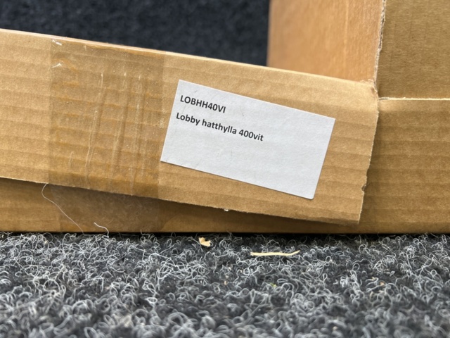 1449508-7 2 st Hatthyllor Lobby 400 vit