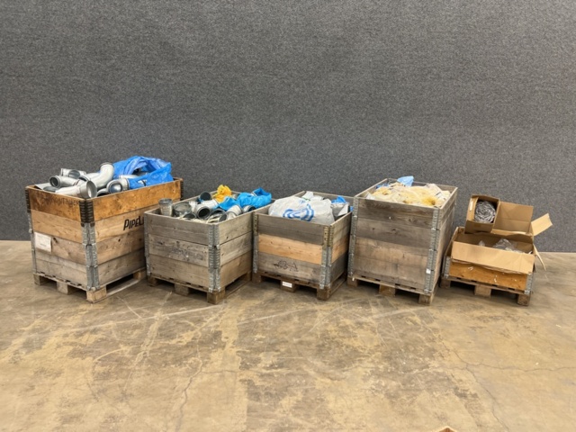 1449515-1 Lot with various ventilation products