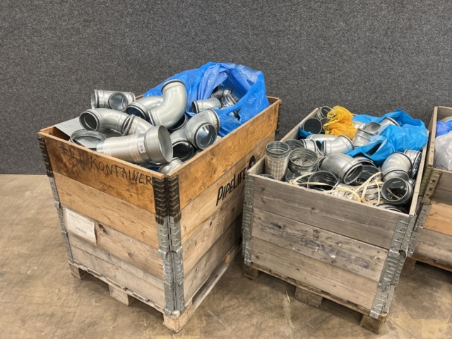 1449515-2 Lot with various ventilation products