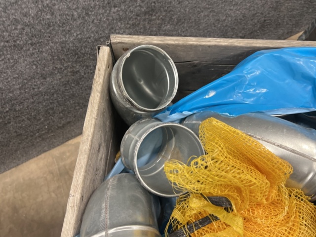 1449515-17 Lot with various ventilation products